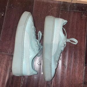 Women’s 7 puma teal shiny sneakers